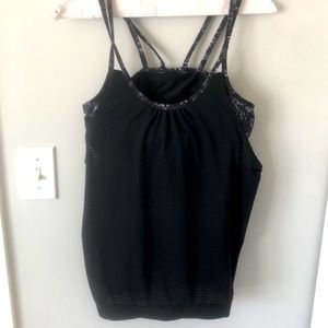 Athleta blousy workout top size medium